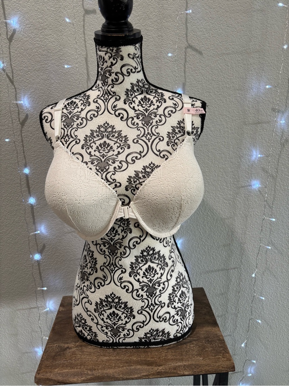 Victoria's Secret Front-Close Lace Bra - Ivory